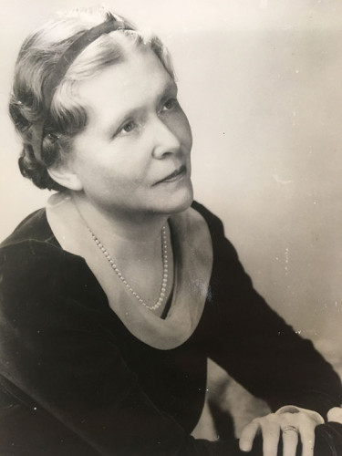 Photo of Elizabeth Hollister Frost circa 1940